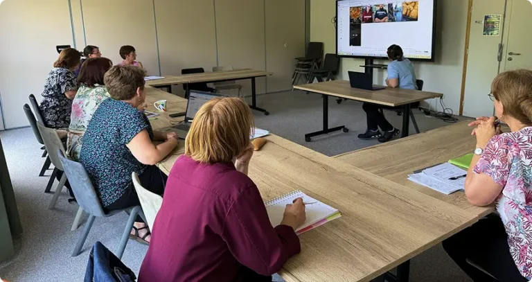 Réunion entreprise dans une salle à Améria
